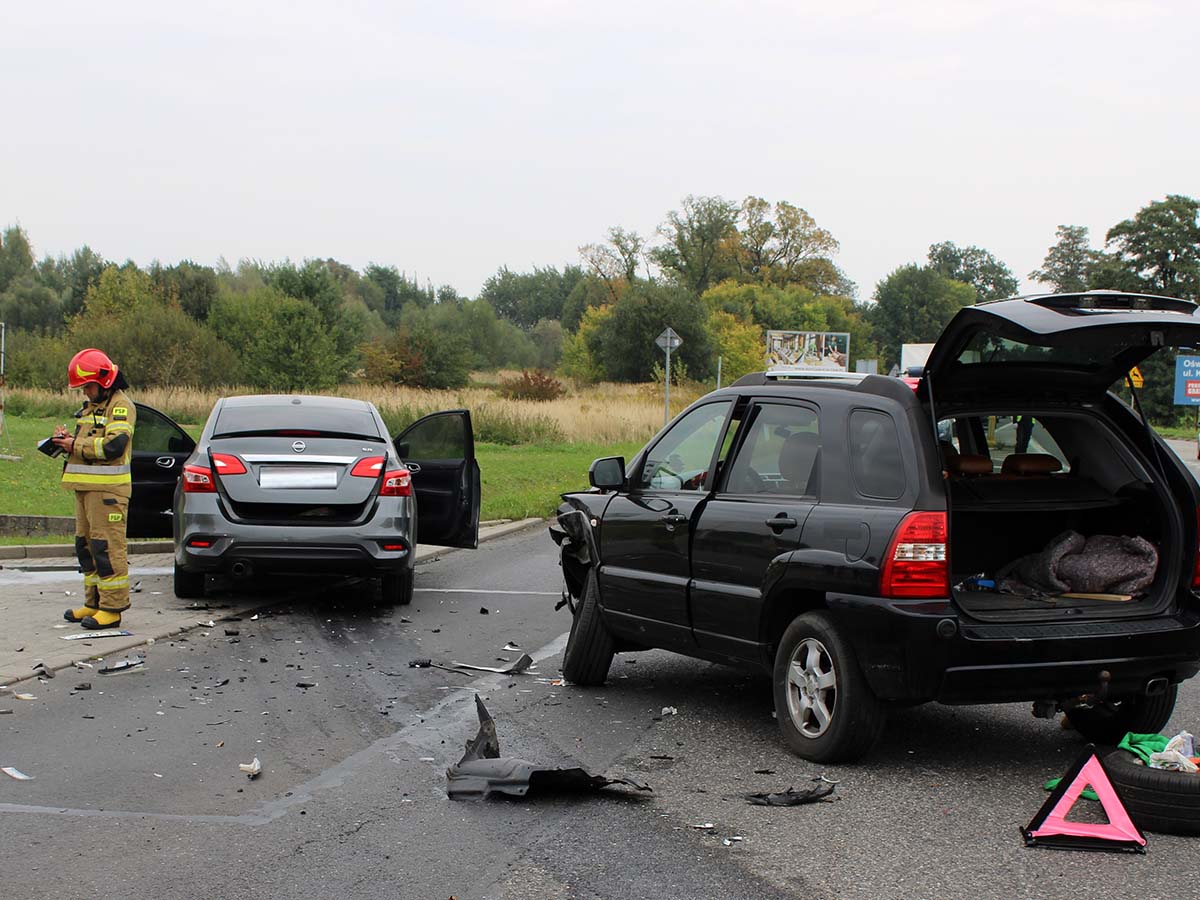 Zderzenie dwóch samochodów