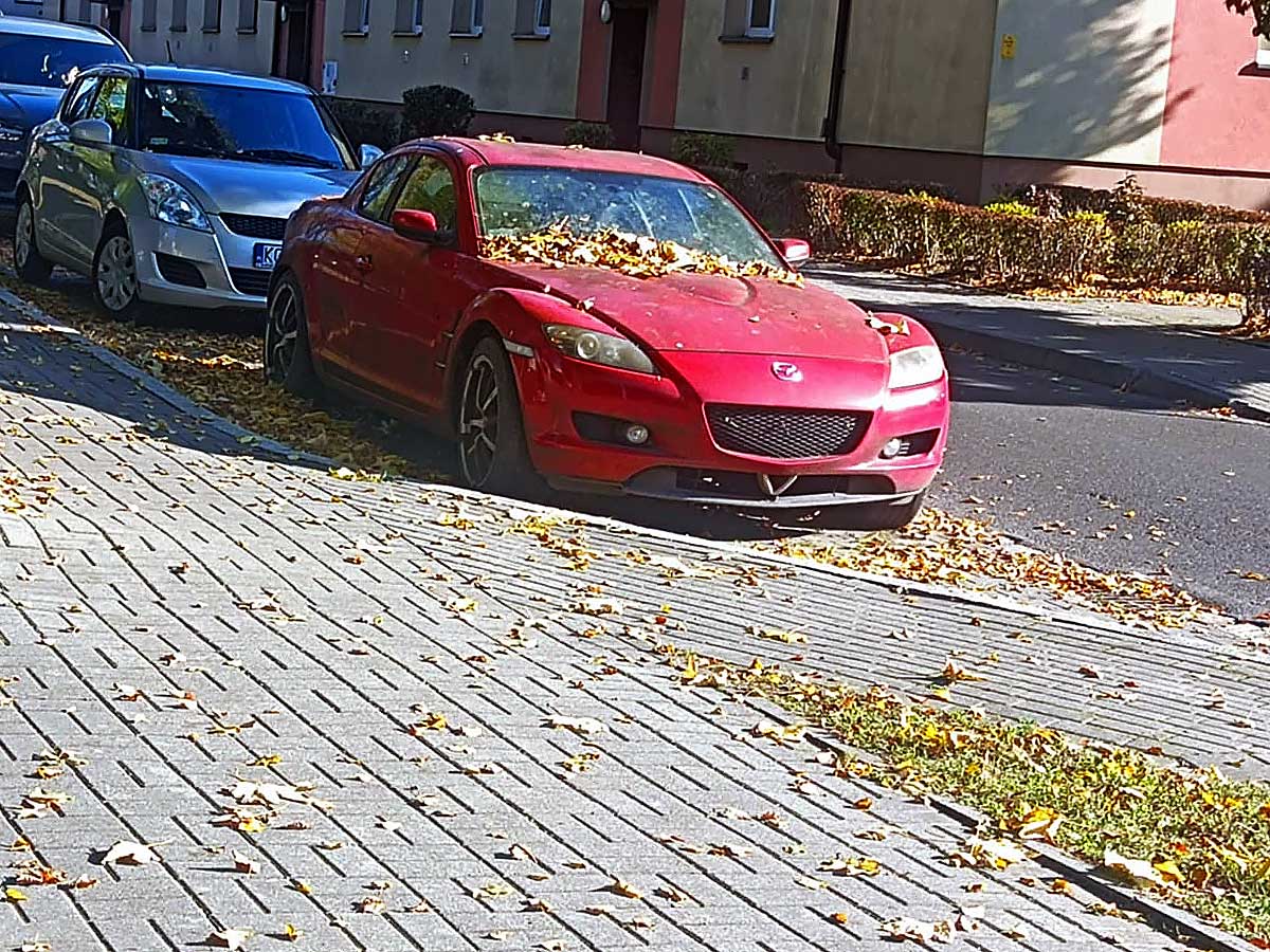 Wraki przy drogach i na parkingach. Da się je usunąć?