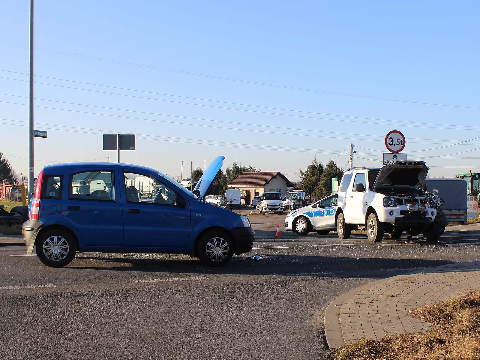 Zderzenie samochodów w Bielanach na Kęckiej - NaszOświęcim - informacje i wydarzenia. Zderzenie samochodów w Bielanach na Kęckiej