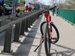 Zderzenie rowerzystów na moście Jagiellońskim w Oświęcimiu. Sprawca uciekł z miejsca wypadku