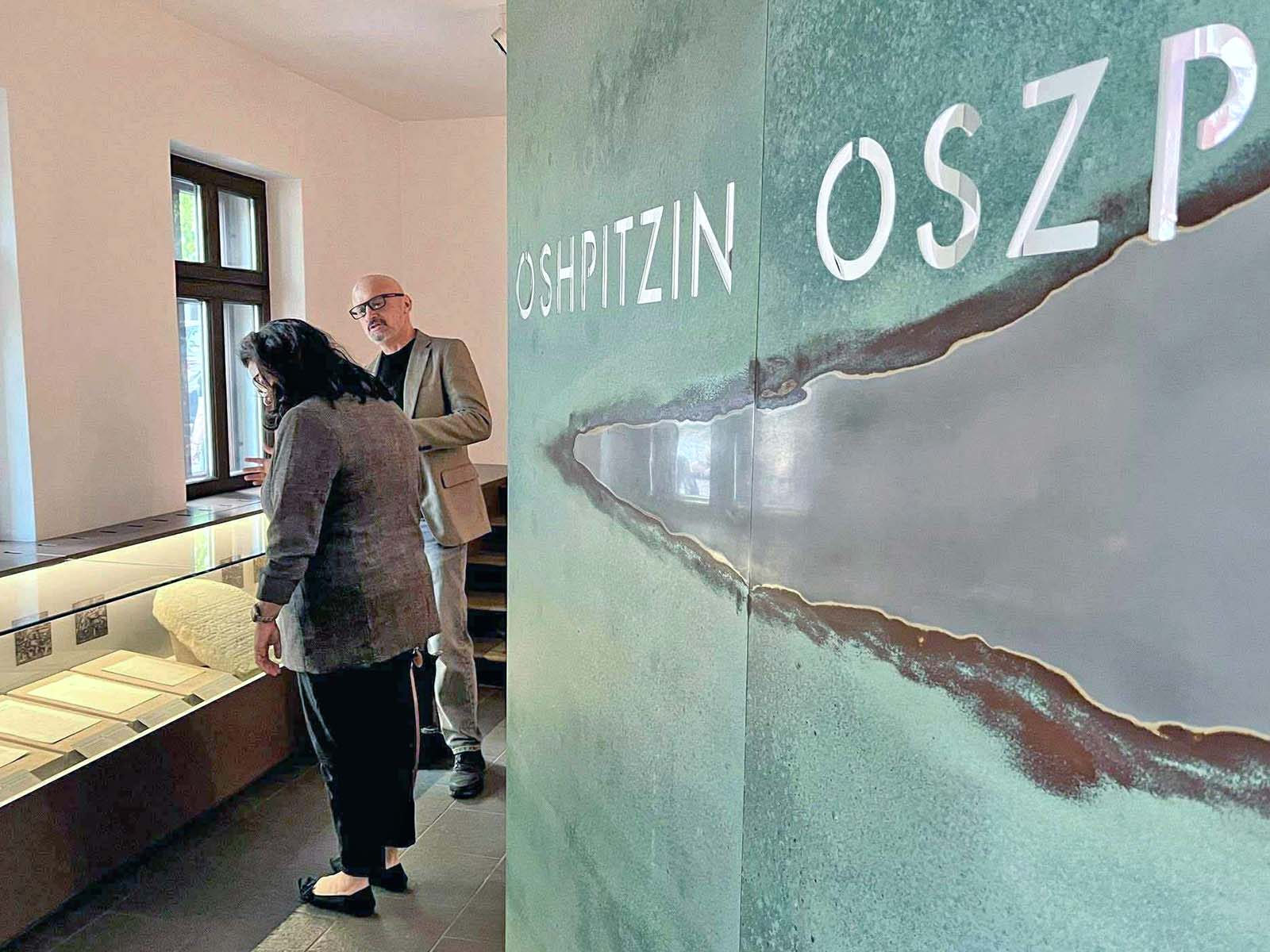 Nowa Konsul USA w Muzeum Żydowskim i Synagodze w Oświęcimiu