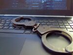 88-latek stracił 99 000 zł przez fałszywy link! Policja ostrzega przed oszustami z portali ogłoszeniowych