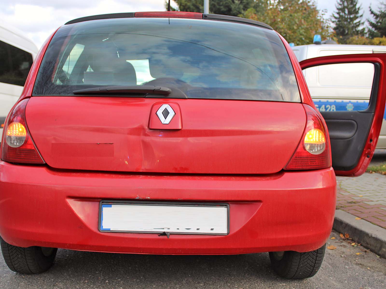 Zatrzymane Renault - NaszOświęcim - informacje i wydarzenia. Renault kierowcy zatrzymanego w Oświęcimiu