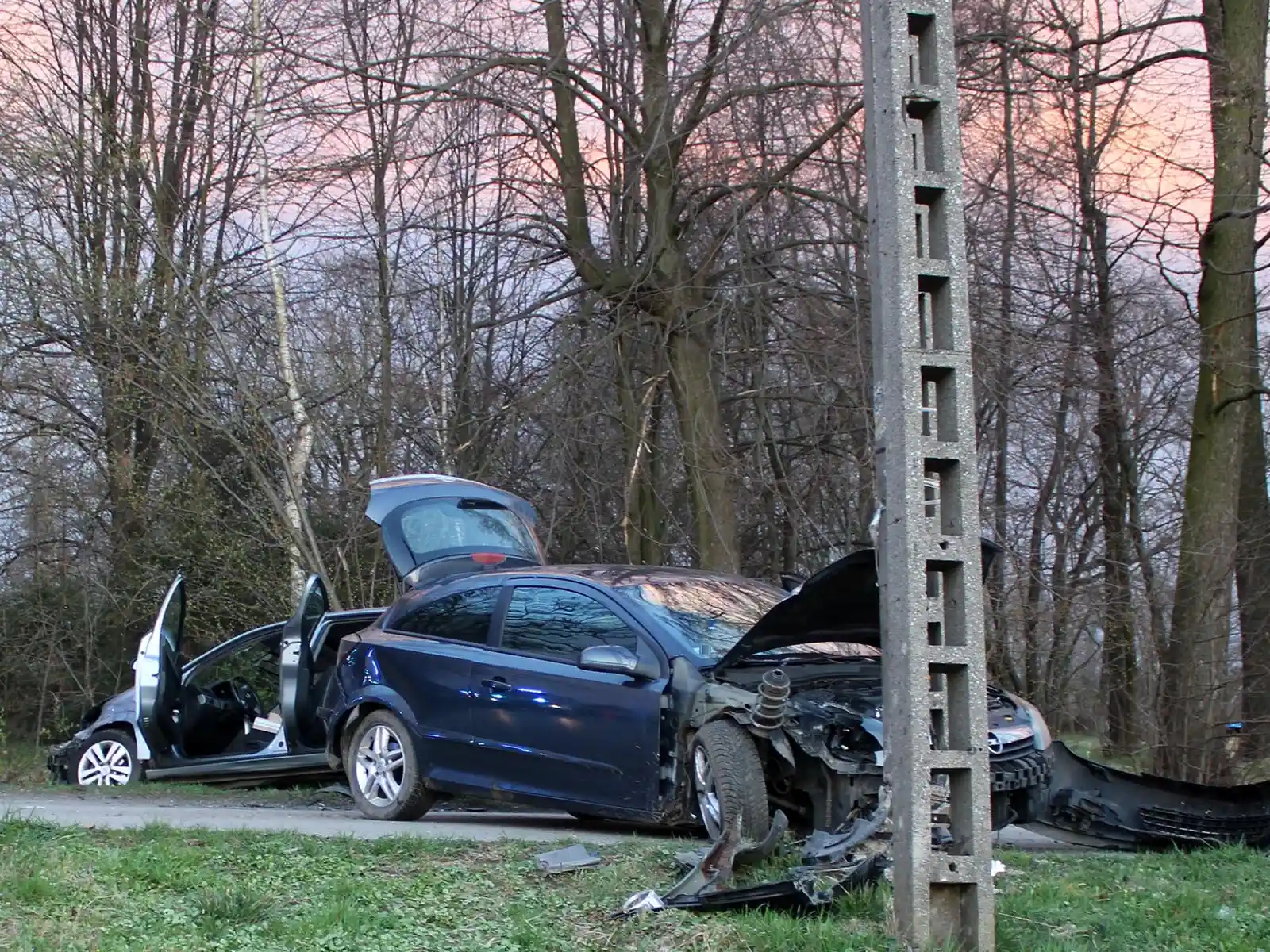 Miejsce wypadku drogowego w Zaborzu gmina Oświęcim – ulica Grojecka - NaszOświęcim - informacje i wydarzenia. Miejsce wypadku drogowego w Zaborzu gmina Oświęcim – ulica Grojecka