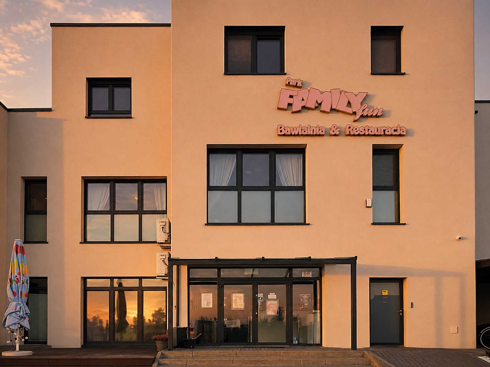 Park Family Fun Oświęcim – sala zabaw, restauracja Family & Friends i strefy dla dzieci - NaszOświęcim - informacje i wydarzenia. Park Family Fun Oświęcim – sala zabaw, restauracja Family & Friends i strefy dla dzieci