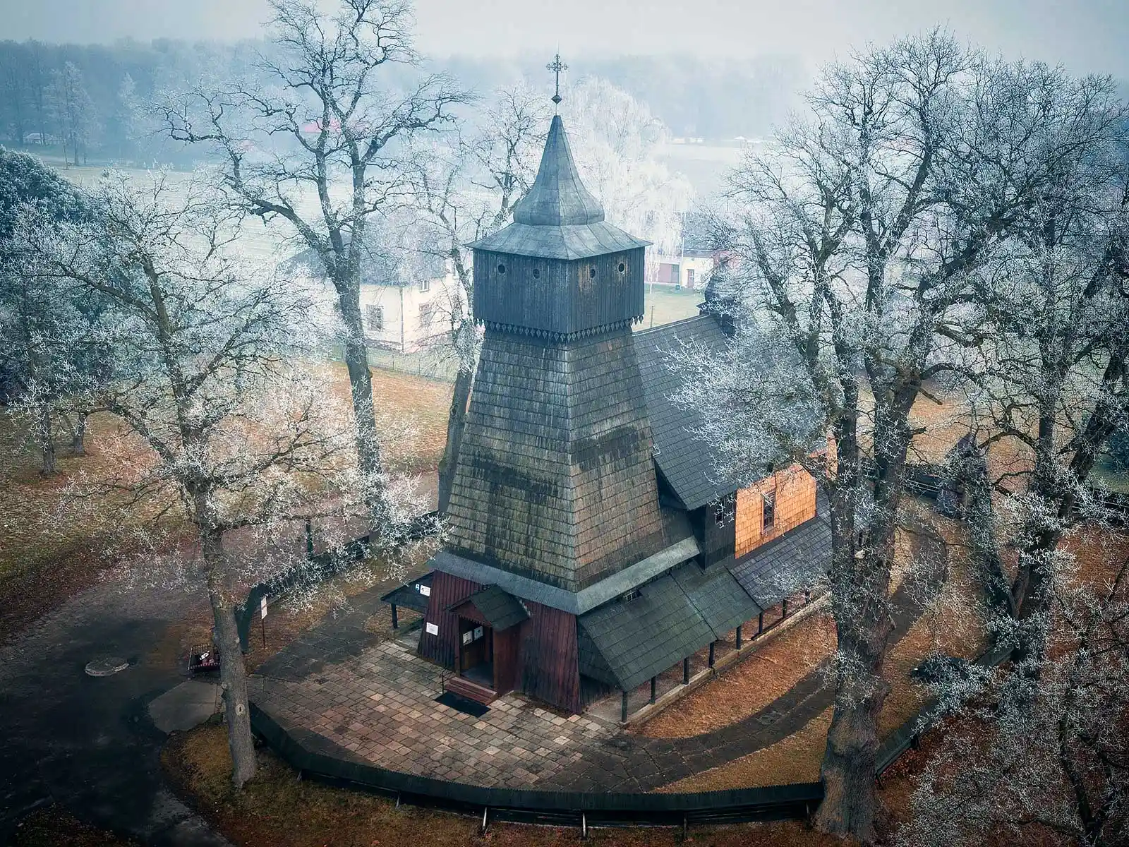 Kościół w Porębie Wielkiej koło Oświęcimia, zdjęcie wykonane przez Piotra Strycharskiego - NaszOświęcim - informacje i wydarzenia. Kościół w Porębie Wielkiej koło Oświęcimia, zdjęcie wykonane przez Piotra Strycharskiego