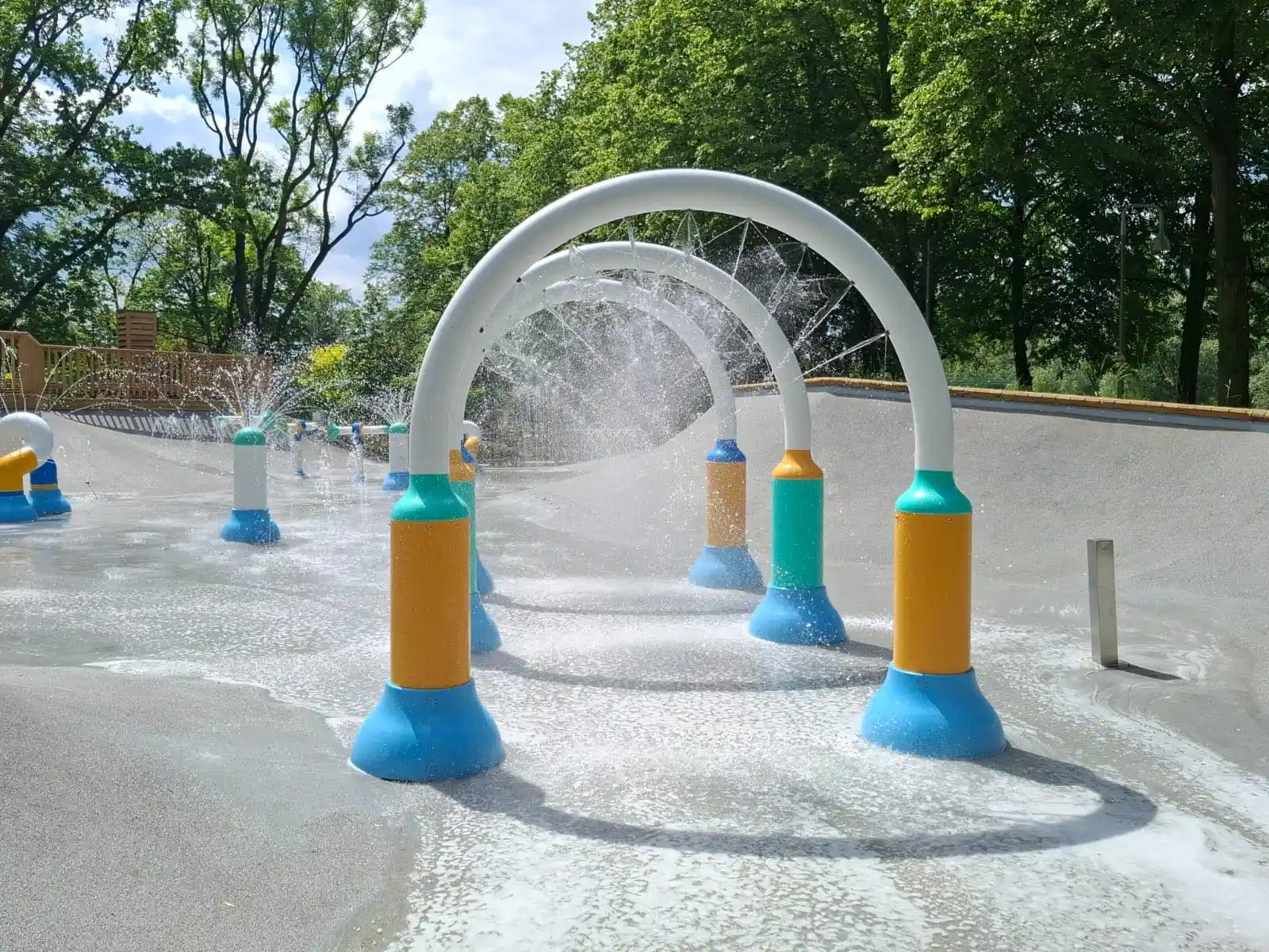 Park Bulwary nad rzeką Sołą w Oświęcimiu – nowa strefa rekreacyjna z placem wodnym i parkiem mgieł - NaszOświęcim - informacje i wydarzenia. Park Bulwary nad rzeką Sołą w Oświęcimiu – nowa strefa rekreacyjna z placem wodnym i parkiem mgieł