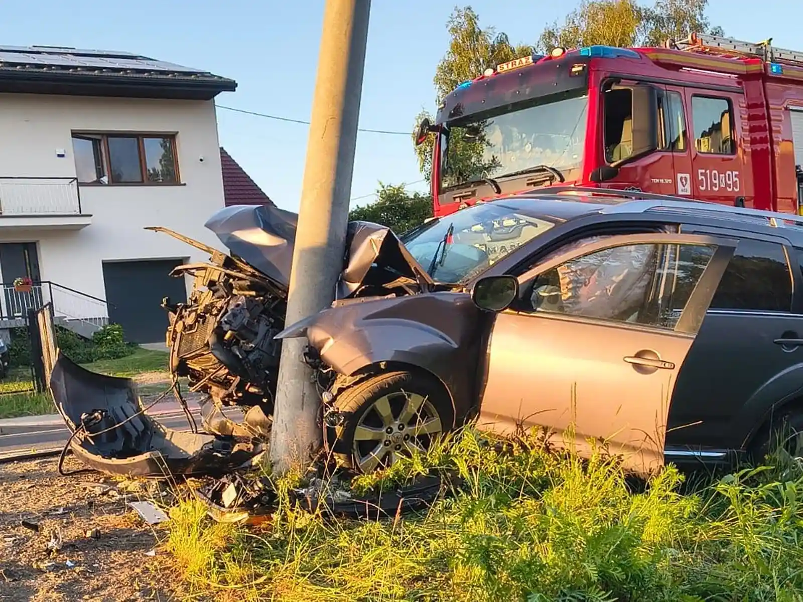 Miejsce zdarzenia drogowego na ulicy Przecznica w Osieku w powiecie oświęcimskim - NaszOświęcim - informacje i wydarzenia. Miejsce zdarzenia drogowego na ulicy Przecznica w Osieku w powiecie oświęcimskim