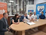 20260805-juniorska-01 - NaszOświęcim - informacje i wydarzenia. Podpisanie umowy na dofinansowanie szkolenia juniorów hokeja w Oświęcimiu