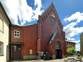 Kościół Matki Bożej Bolesnej Sióstr Serafitek przy placu Kościuszki w Oświęcimiu — widok zewnętrzny